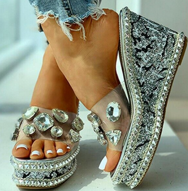 Sepatu Wedges Beraksen Payet